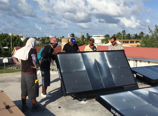 Unidades de aire acondicionado de alta eficiencia energética en edificios públicos seleccionados en Caye Caulker