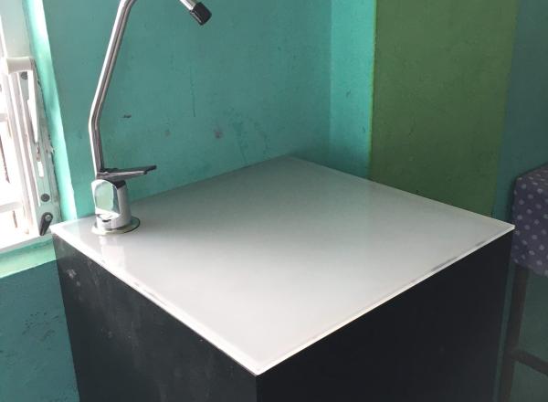 Unidades de aire acondicionado de alta eficiencia energética en edificios públicos seleccionados en Caye Caulker