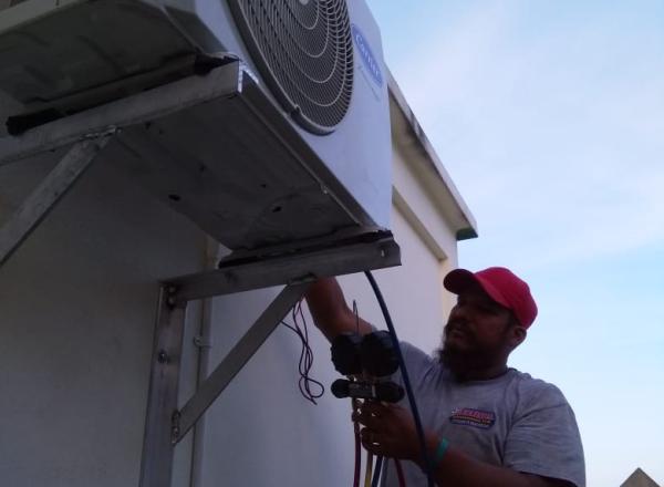 high energy efficiency Air-Conditioning Units in select public buildings in Caye Cualker